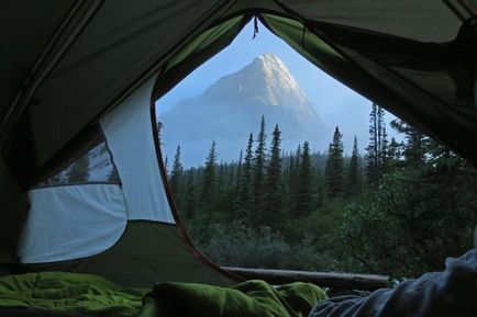 Ce ar trebui să fie un cort pentru trekking în pădure