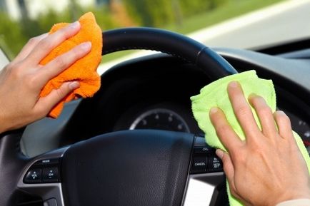 Hogyan tisztítsa meg a belsejét a jármű