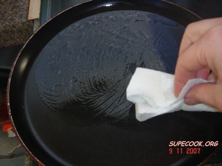 Як підготувати сковороду для смаження млинців