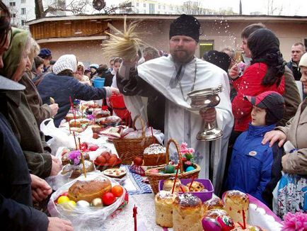 Як святкують Пасху в європі що дарують один одному які звичаї і канони