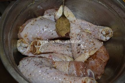 Як приготувати курячі ніжки з картоплею в духовці