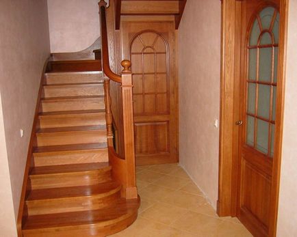 Як зробити дерев'яні сходи на другий поверх приватного будинку - схема, фото