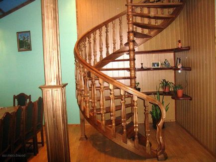 Hogyan készítsünk egy fából készült lépcső a második emeleten egy családi ház - rajz, fotó