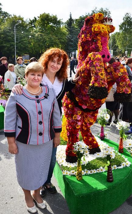 Як сонця промінь серед негоди букет прекрасний свята квітів