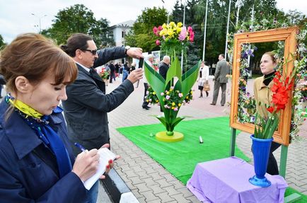 Як сонця промінь серед негоди букет прекрасний свята квітів