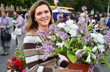 Deoarece razele soarelui printre buchetul ploios sunt o sărbătoare minunată de flori