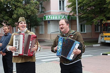 Як сонця промінь серед негоди букет прекрасний свята квітів