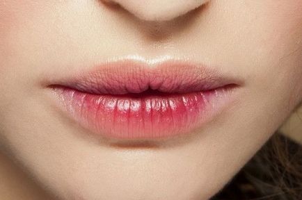 Як створити ефект зацілованих губ (фото)