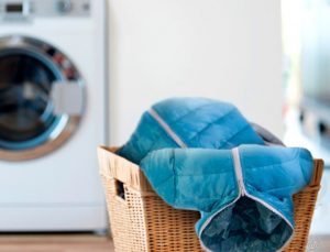 Cum să spalăți un sacou ca o spălare pe un sintepon într-o mașină de spălat, cum să spălați jacheta în jos