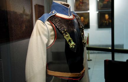 Cuirassier, rusă și franceză, sabie greoaie și uniformă scurtă, ce arme reci