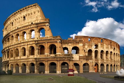 Colosseum - un monument de arhitectură al Romei antice