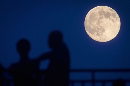 Fotografiile frumoase ale super-lunii 2014, 12 iulie, luna se va apropia de o distanță apropiată de pământ (foto),