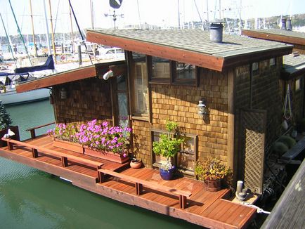 Cea mai bună casă este o barcă de casă, cea mai bună vilă este un plutitor