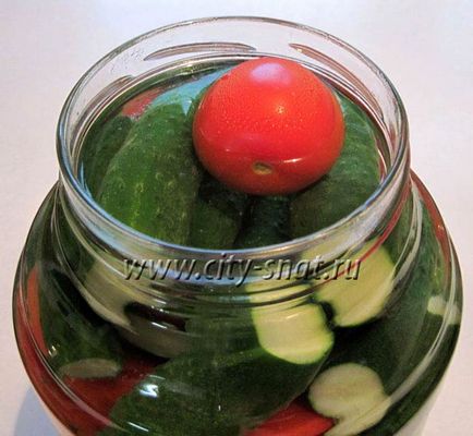 Мариновані помідори і огірки - «асорті» - Шарипово домашній