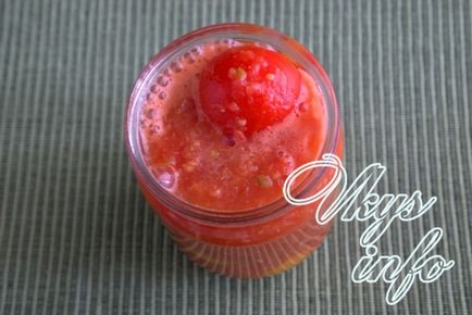 Мариновані помідори в аджике на зиму - рецепт з фото