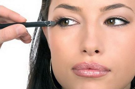 Eyeliner de modă, recepton feminin