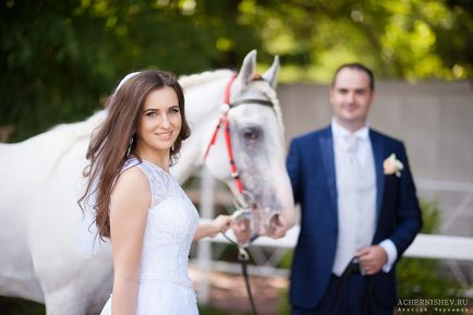 Московський іподром - фото весільної прогулянки, весільна фотосесія з кіньми, ресторан royal hall