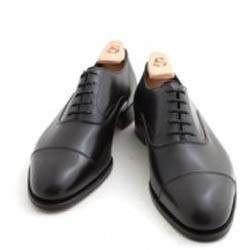 Pantofi pentru bărbați și combinație cu haine