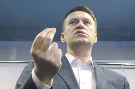 Навальний занурив влада в мовчання