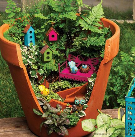 O nouă tendință de miniaturi de grădină în vase de flori rupte
