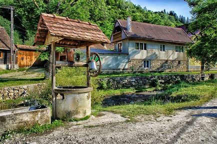 Efectuând un bine cât de frumos este de a decora, decora un bine, flori ca un element de peisaj