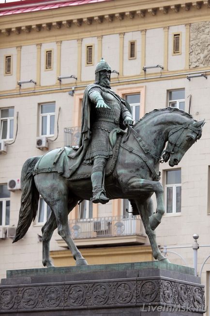 Пам'ятник князю Юрію Долгорукому