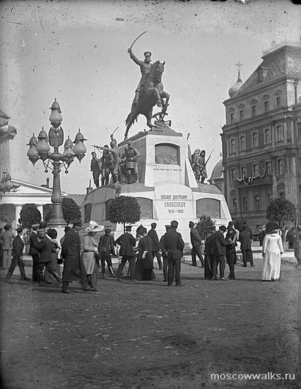 Monumentul avocatului dolorukomu în Piața Tverskaya