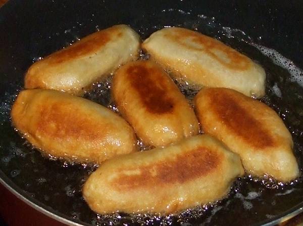 Пиріжки з сосискою смажені - покроковий рецепт з фото на
