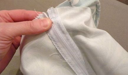 Подушка-валик - просте і ефектне прикраса для вашого будинку