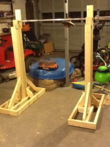 Cele mai simple standuri de lemn pentru squats