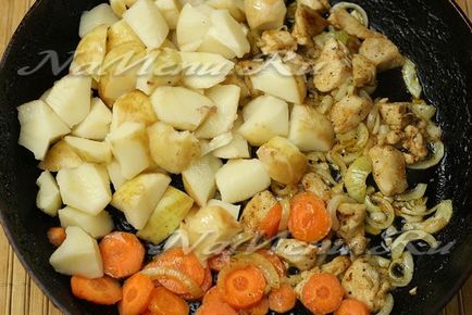 Brânză de pui cu cartofi și legume cu smântână