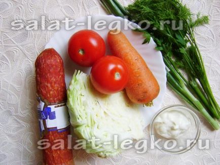 Салат з ковбасою, помідорами і капустою