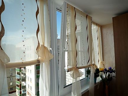 Perdele pentru design și decorare de ferestre în balcon