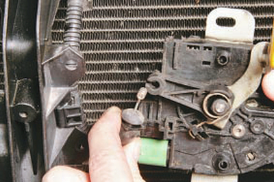 Demontarea, instalarea și reglarea capotei și a sistemului de acționare, ford mondeo 4 manual