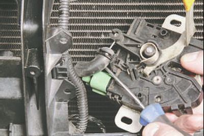 Demontarea, instalarea și reglarea capotei și a sistemului de acționare, ford mondeo 4 manual