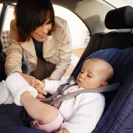 Поради та рекомендації про перевезення новонародженого в машині - легка справа