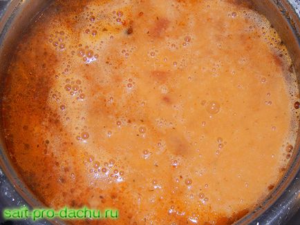 Суп з консервованої квасолею і помідорами