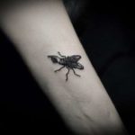 Tatuajul unei muște - semnificație, tehnică și stil de aplicare, foto