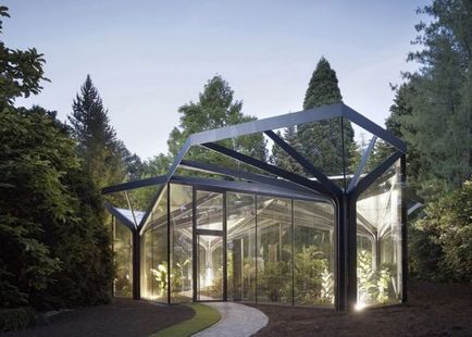 Üvegházak parkosított kertben telek design, fotó