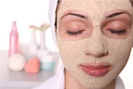 Заспокійлива маска для обличчя в домашніх умовах від почервоніння (після хімічного пілінгу)