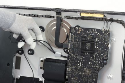 Instalarea ssd-ului suplimentar în imac 21