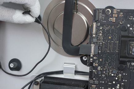 Instalarea ssd-ului suplimentar în imac 21