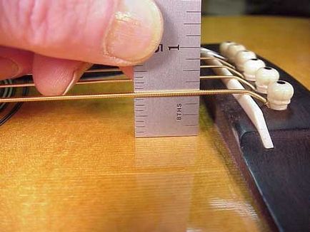 Висота струн на акустичній гітарі