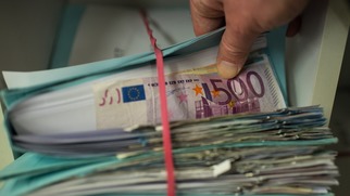 Al doilea este prostia sau devierea economică