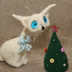 O pisică tricotată în microni de perlice per4ik, o cusătură croșetată-nas de cinci!