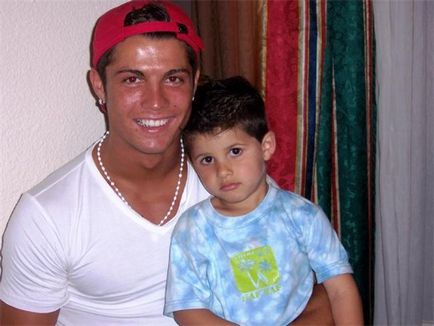 Vrei să știi cine a fost prima fată Cristiano Ronaldo care este mama singurului fiu