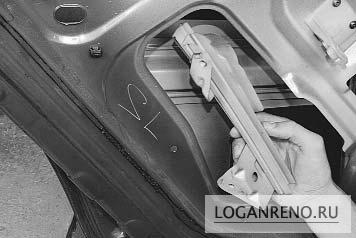 Cseréje a hátsó ajtó üvegek - ajtók - Renault Logan (Renault Logan), javítás és karbantartás