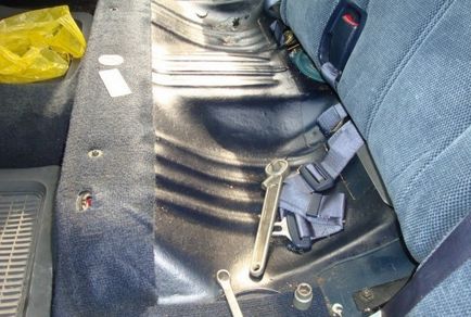 Cseréje az üzemanyag szűrő és üzemanyag-szivattyú megelőzésére Nissan Primera P10, P11 (üzemanyag szivattyú) Cseréje az üzemanyag szűrő és üzemanyag-szivattyú megelőzésére Nissan Primera P10, P11