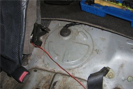 Cseréje az üzemanyag szűrő és üzemanyag-szivattyú megelőzésére Nissan Primera P10, P11 (P11) Cseréje az üzemanyag szűrő és üzemanyag-szivattyú megelőzésére Nissan Primera P10, P11
