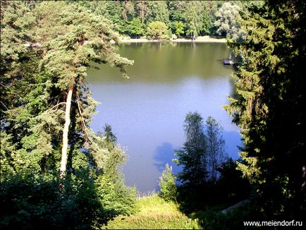 Castelul Mayendorf pe autostrada Rublevo-Uspenskoye